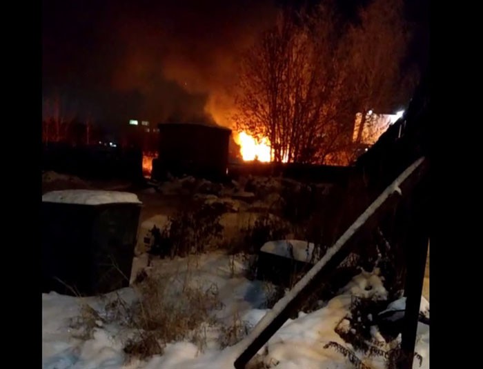 В центре Твери сгорела бытовка вместе с ее жителями В центре Твери сгорела бытовка вместе с ее жителями