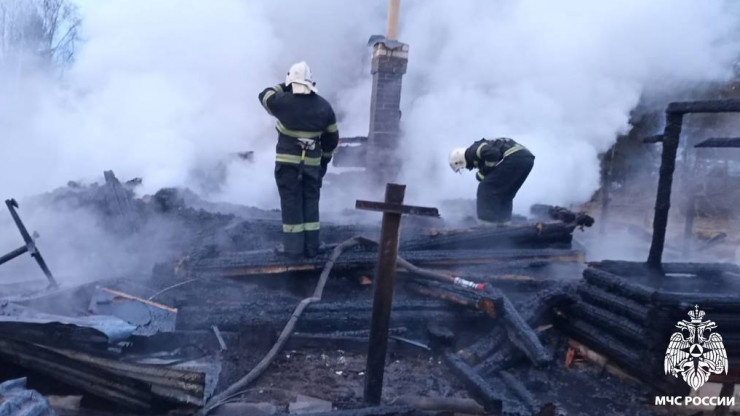 В Вышневолоцком округе дотла сгорела дача в СНТ "Автомобилист" - новости ТИА