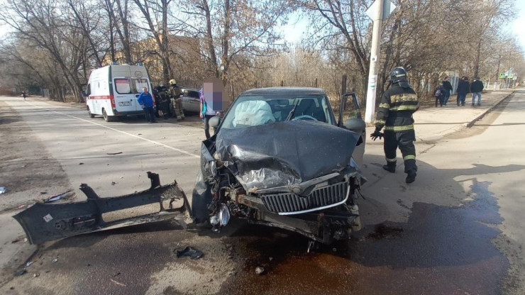 В Твери в столкновении двух авто пострадала женщина - новости ТИА