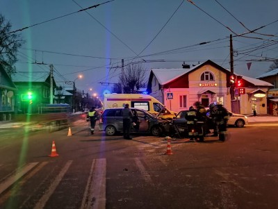 В Твери произошло ДТП с пострадавшими  - новости ТИА