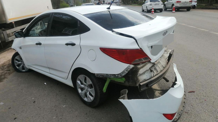 Момент столкновения четырех автомобилей в Твери попал на камеру - новости ТИА