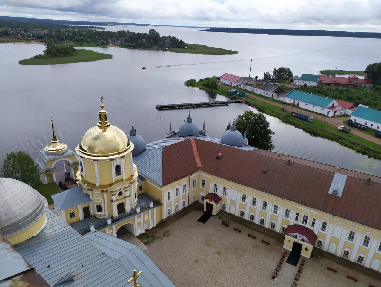 Связанный с РПЦ телеканал запустит реалити-шоу в монастыре